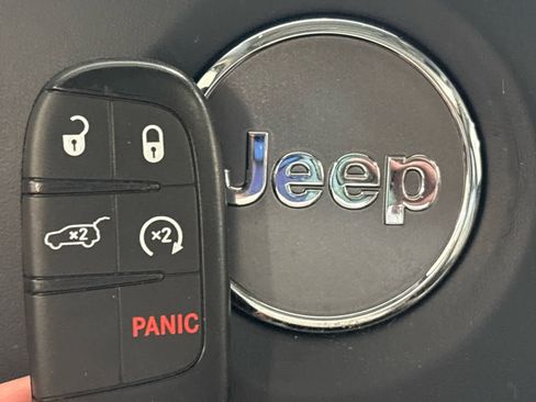 Used 2021 Jeep Grand Cherokee Summit AWD/4WD image 44