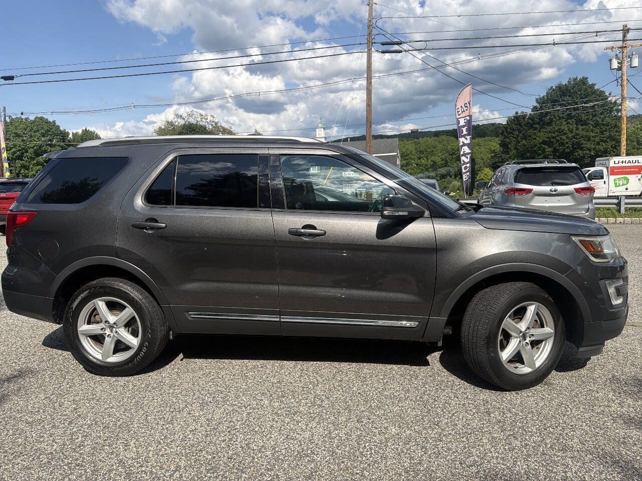 Used 2017 Ford Explorer XLT w/ Equipment Group 202A AWD/4WD image 5