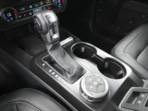 New 2025 Ford Bronco Outer Banks image 9