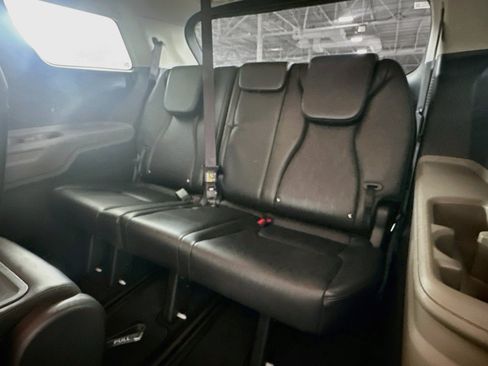 Used 2025 Kia Carnival FWD image 30