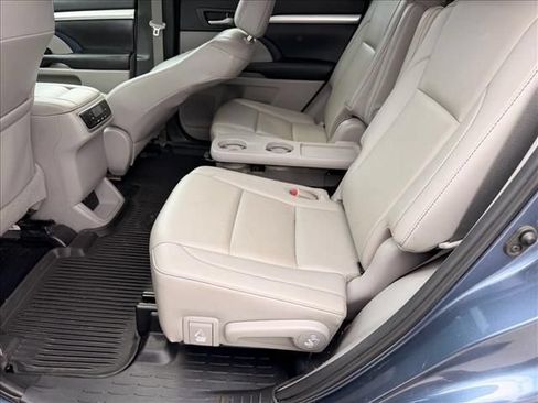 Used 2019 Toyota Highlander XLE AWD/4WD image 10