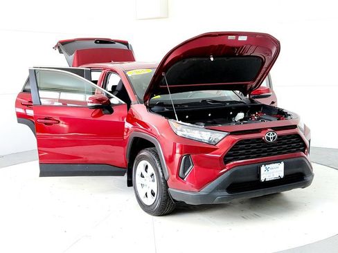 Certified 2022 Toyota RAV4 LE AWD/4WD image 9