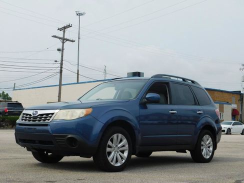 Used 2013 Subaru Forester 2.5X Premium AWD/4WD image 6