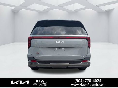 Used 2025 Kia Carnival SX FWD image 4