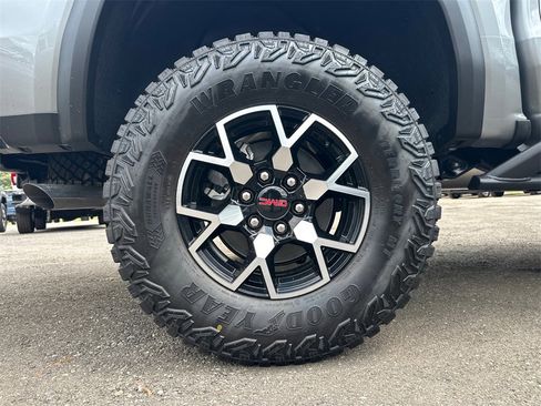 New 2026 GMC Canyon AT4X image 18