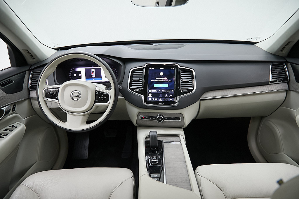 Certified 2023 Volvo XC90 B6 Plus w/ Protection Package AWD/4WD image 25