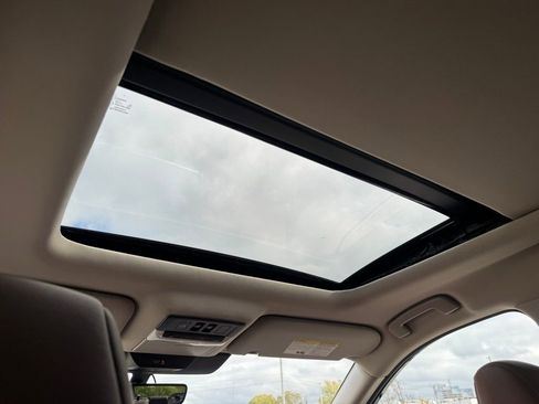 Used 2025 Nissan Pathfinder Platinum image 14