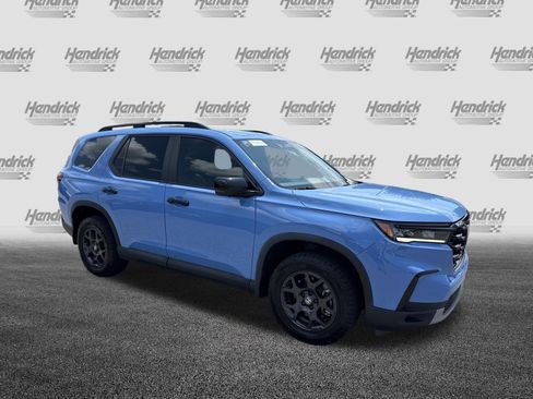 Used 2024 Honda Pilot TrailSport image 2