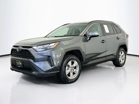 Used 2025 Toyota RAV4 XLE AWD/4WD image 3