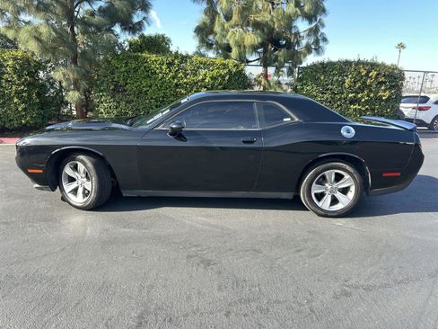 Used 2018 Dodge Challenger SXT image 3