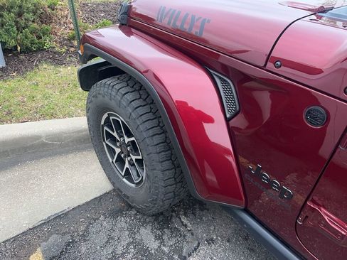 Used 2021 Jeep Gladiator Willys image 2