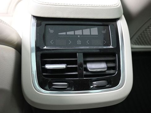 Used 2022 Volvo XC90 T8 Inscription w/ Lounge Package AWD/4WD image 17