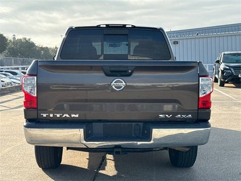 Used 2018 Nissan Titan SV image 7