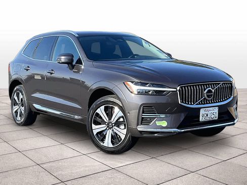 Used 2023 Volvo XC60 T8 Plus image 2