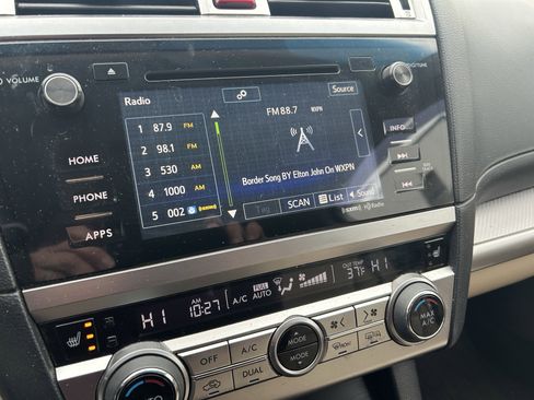 Used 2017 Subaru Outback 2.5i Premium image 19