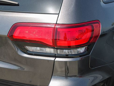 Used 2020 Jeep Grand Cherokee Altitude RWD image 15