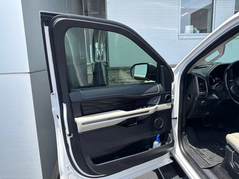 Used 2018 Ford Expedition Max Platinum RWD image 8