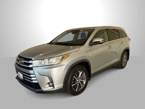 Certified 2019 Toyota Highlander XLE AWD/4WD image 1