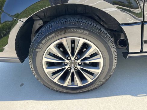 Used 2016 Lincoln Navigator L Select AWD/4WD image 27