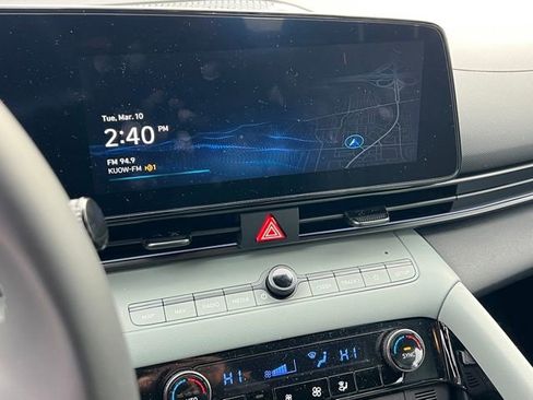 Certified 2025 Hyundai Elantra Limited image 20