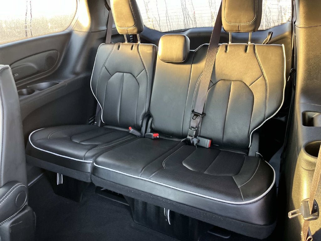Used 2026 Chrysler Pacifica Limited w/ S Appearance Package FWD image 22