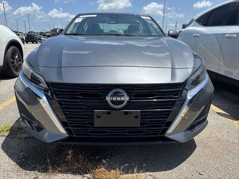 Used 2025 Nissan Altima 2.5 SL AWD/4WD image 2