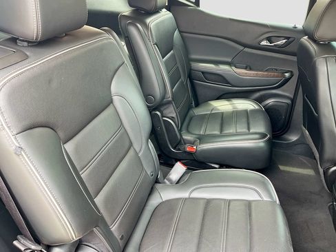 Used 2022 GMC Acadia Denali w/ Denali Ultimate Package FWD image 30