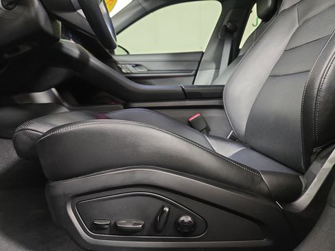 Used 2021 Porsche Taycan 4S image 30