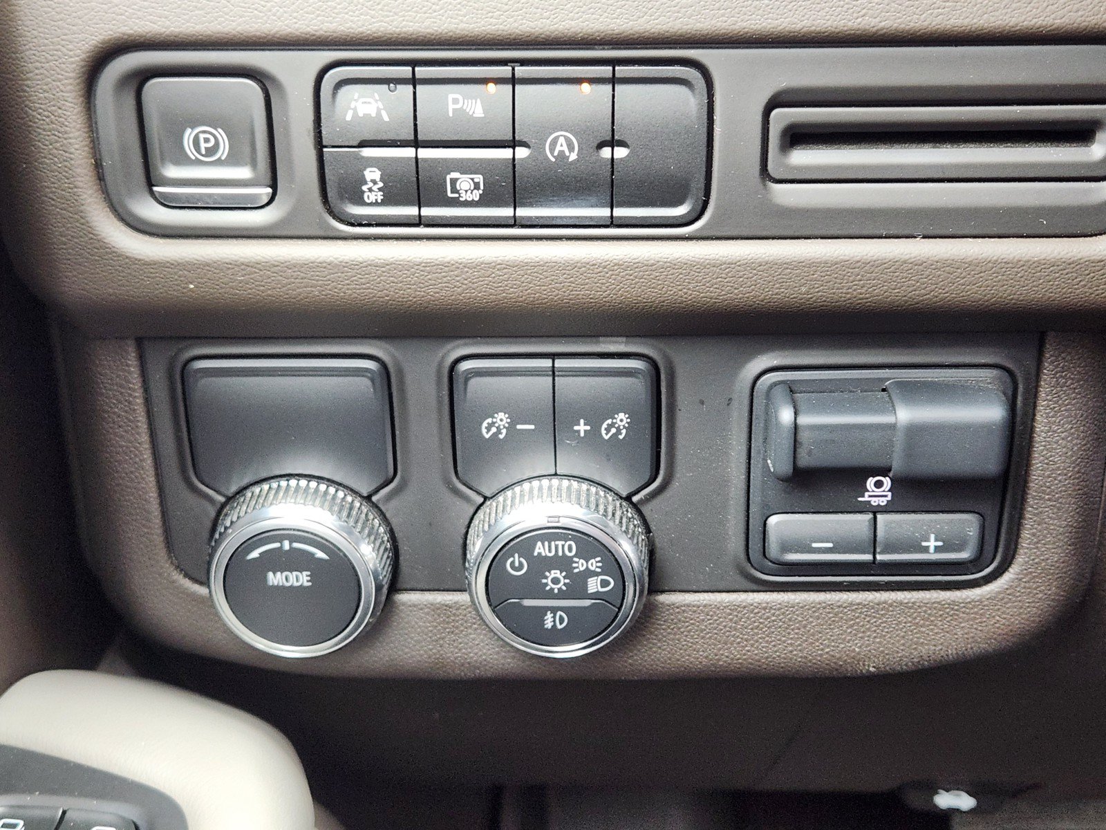 Used 2023 GMC Yukon SLT w/ SLT Premium Package RWD image 21