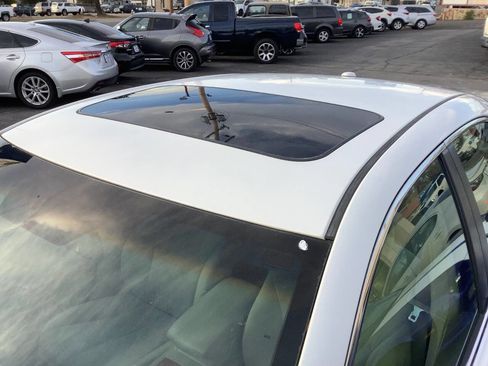 Used 2011 Toyota Camry XLE image 16