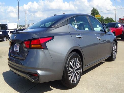 Used 2025 Nissan Altima 2.5 SV FWD image 6