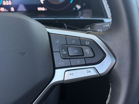 Used 2025 Volkswagen Atlas Cross Sport SE w/ Panoramic Sunroof Package image 30