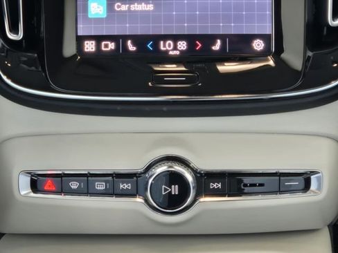 Certified 2023 Volvo XC40 B4 Plus w/ Protection Package Premier image 17