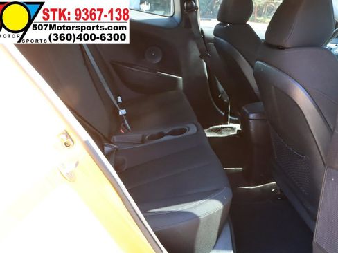 Used 2016 Hyundai Veloster FWD image 16