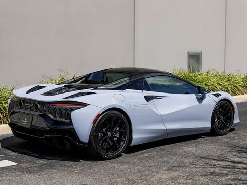 Used 2025 McLaren Artura Spider image 5