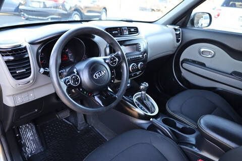 Used 2015 Kia Soul + FWD image 13