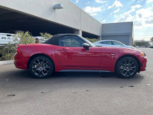 Used 2018 FIAT 124 Spider Abarth w/ Convenience Group RWD image 5