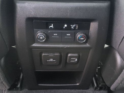 Used 2023 Chevrolet Traverse RS AWD/4WD image 18