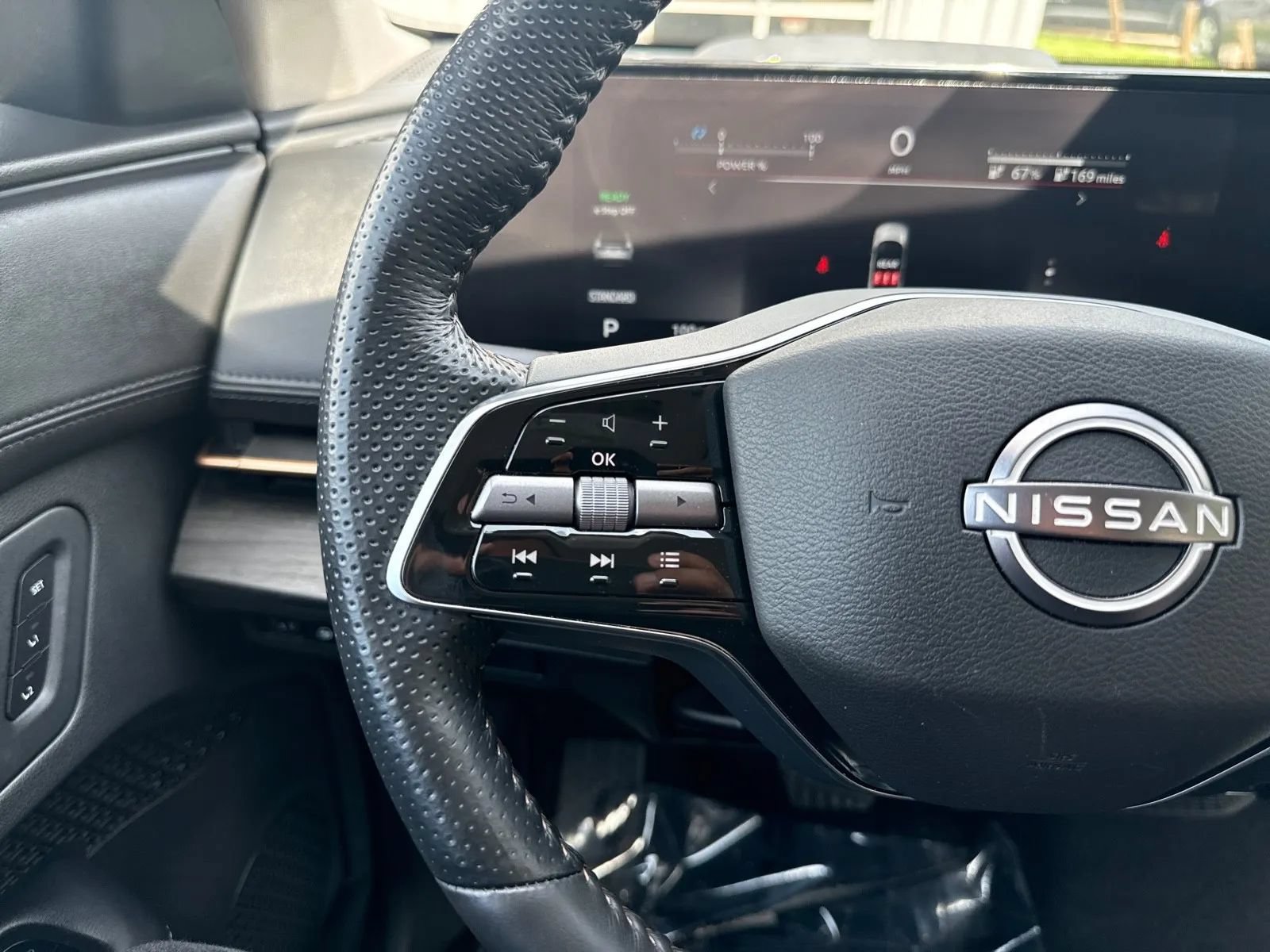Used 2024 Nissan Ariya AWD image 18