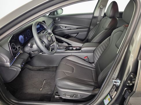 Used 2026 Hyundai Elantra Limited FWD image 29