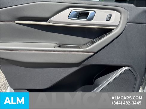 Used 2025 Ford Explorer Active image 12