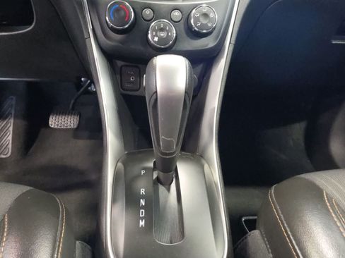 Used 2020 Chevrolet Trax LT w/ LT Convenience Package FWD image 19