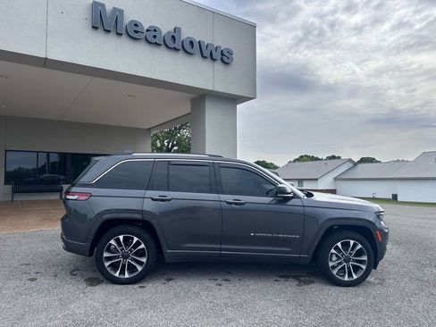Used 2022 Jeep Grand Cherokee Overland AWD/4WD image 8
