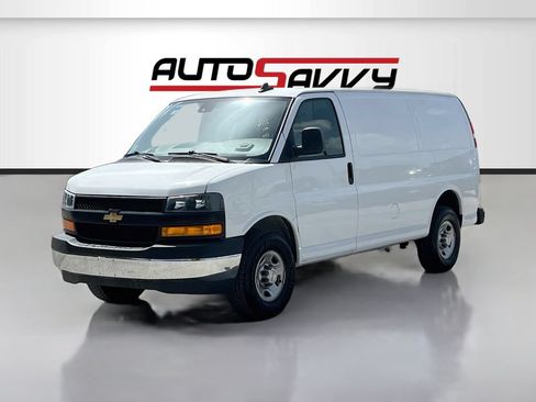 Used 2024 Chevrolet Express 2500 w/ Driver Convenience Package RWD image 3