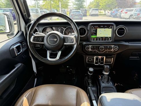 Used 2022 Jeep Wrangler Unlimited Sahara w/ Cold Weather Group AWD/4WD image 18