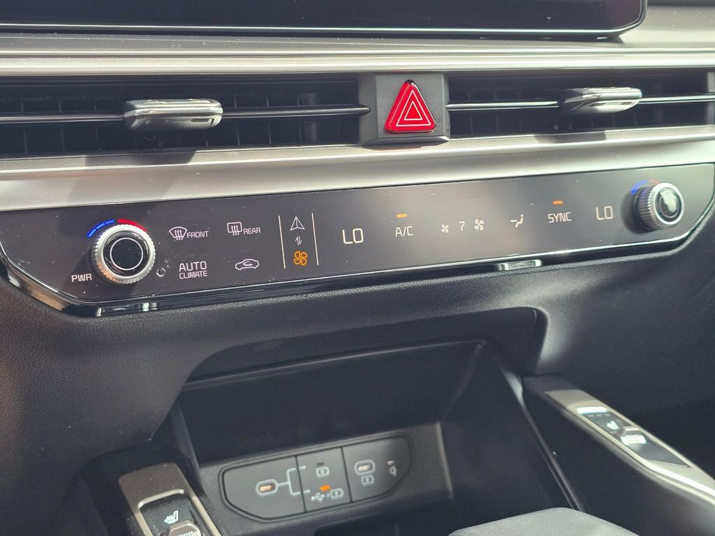 Certified 2025 Kia Sorento S w/ Panoramic Sunroof Package FWD image 22