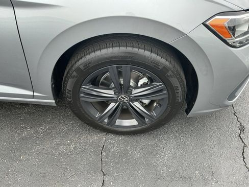 Certified 2023 Volkswagen Jetta SE w/ Panoramic Sunroof Package image 29