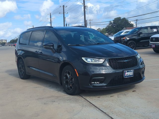 Used 2021 Chrysler Pacifica Touring-L w/ Uconnect Theater Family Group FWD image 3