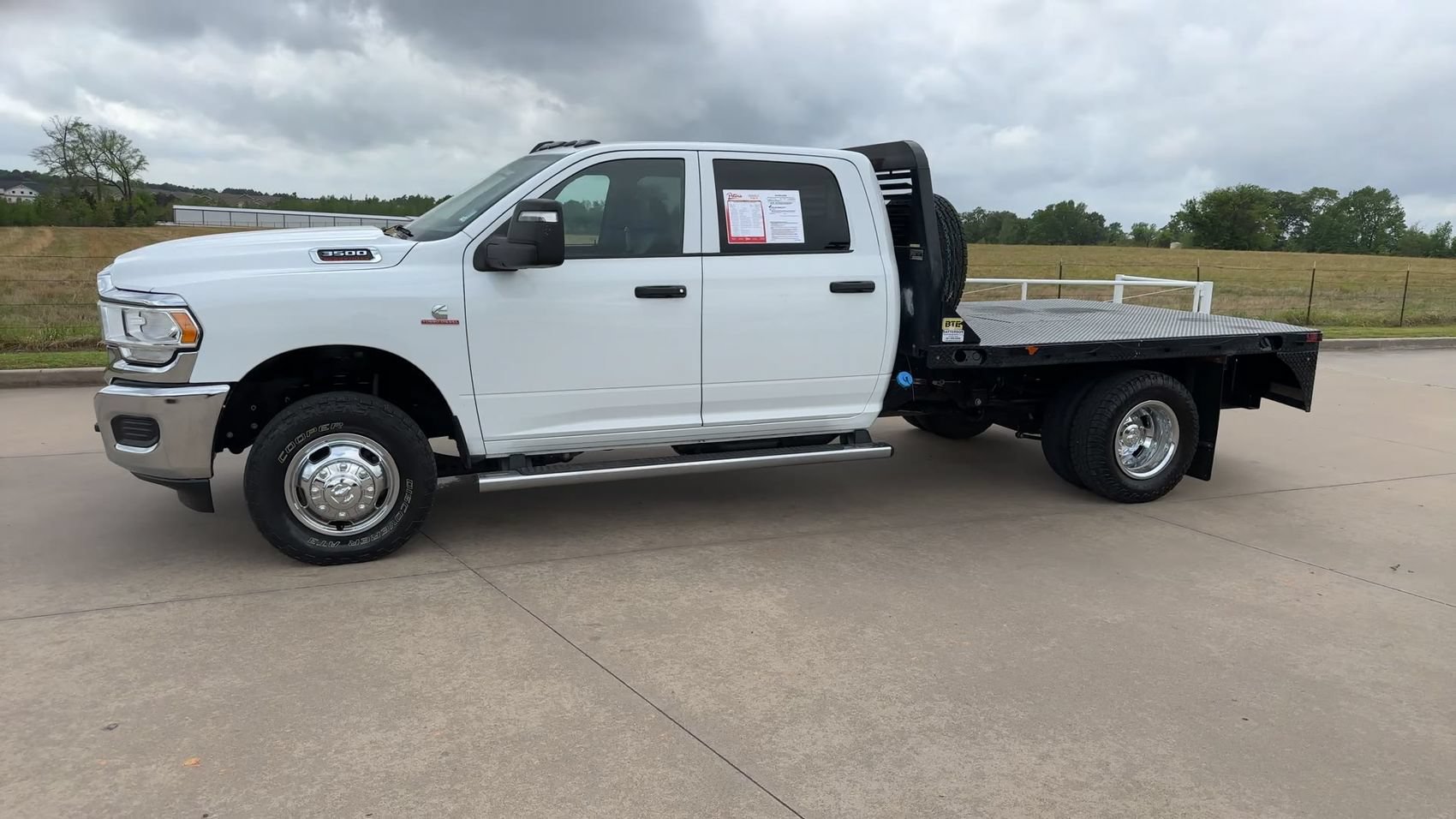 Used 2024 RAM 3500 Tradesman w/ Chrome Appearance Group AWD/4WD image 5