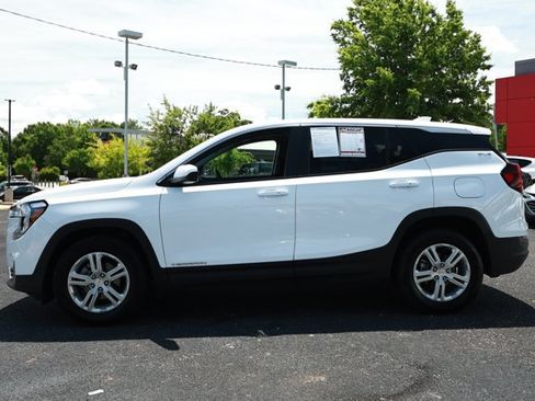 Used 2024 GMC Terrain SLE FWD image 9